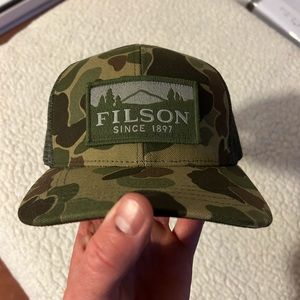 Filson camo hat. Worn a couple times, like new condition!